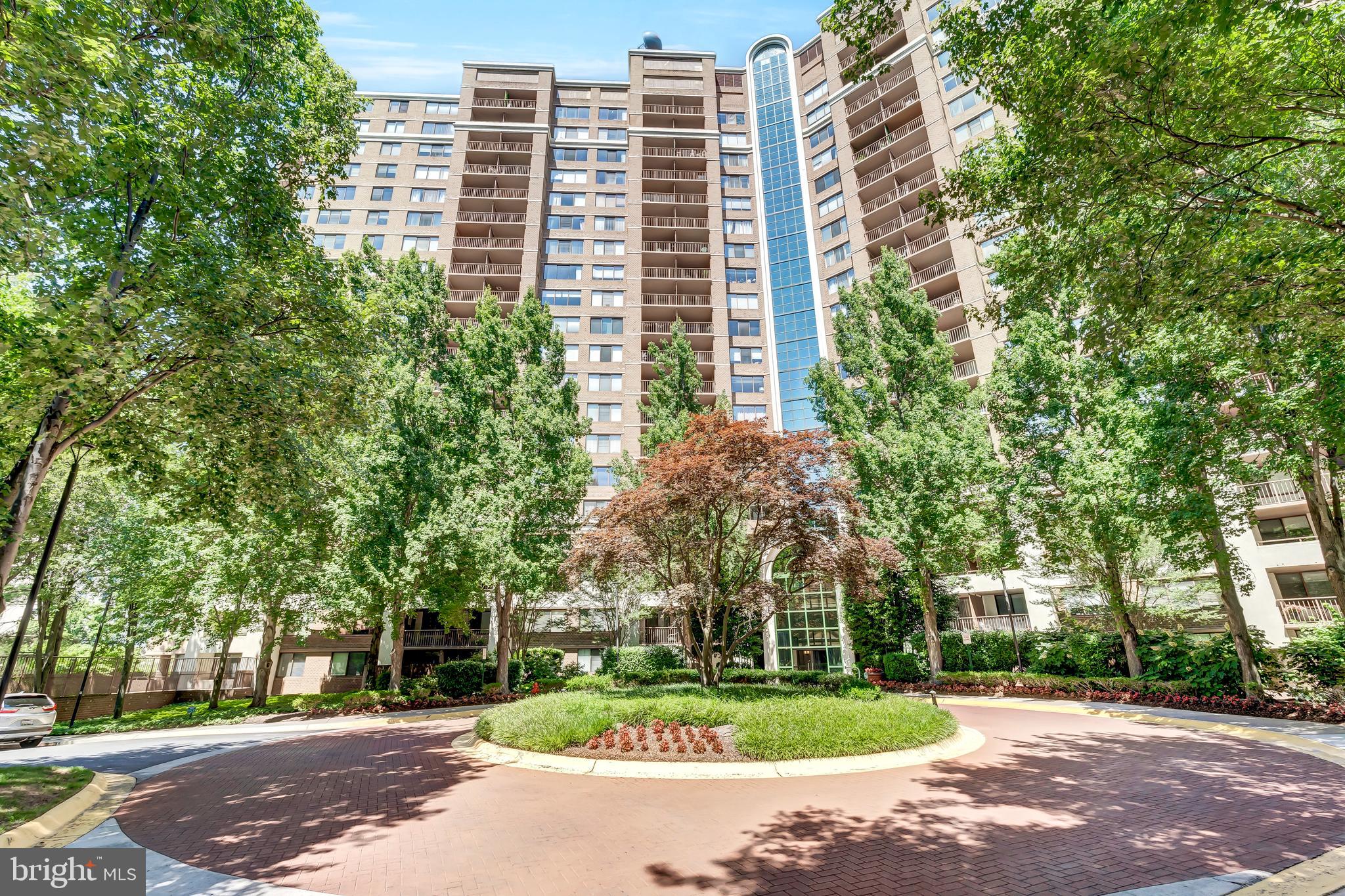 10101 Grosvenor Pl #812