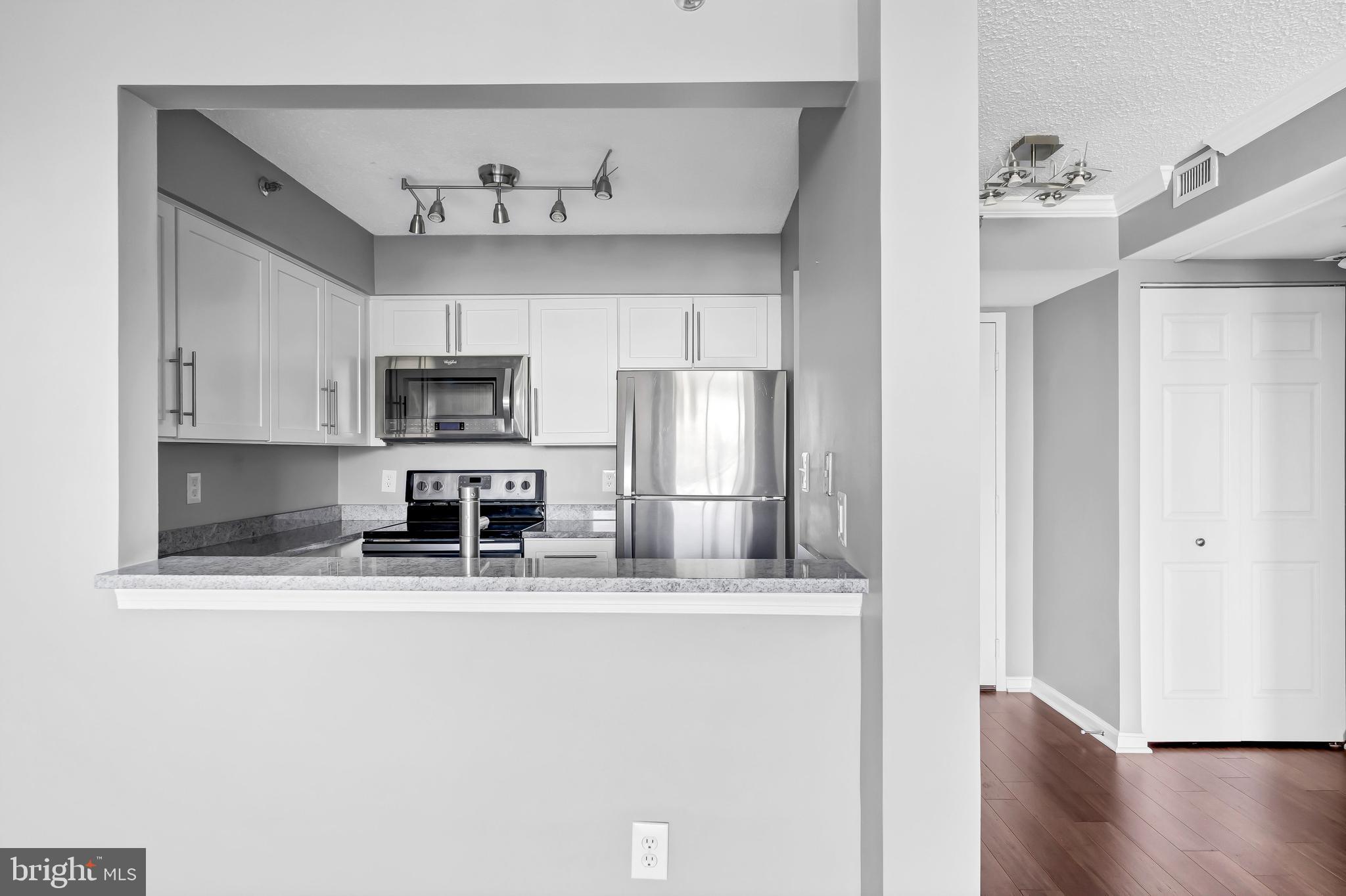 10101 Grosvenor Pl #812