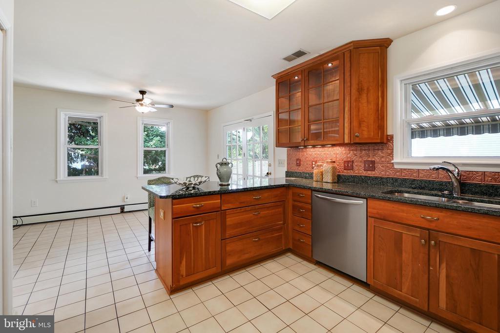 2215 Salisbury Rd