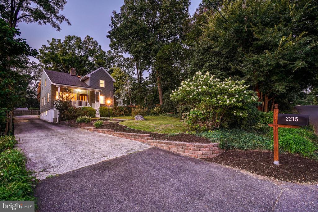 2215 Salisbury Rd
