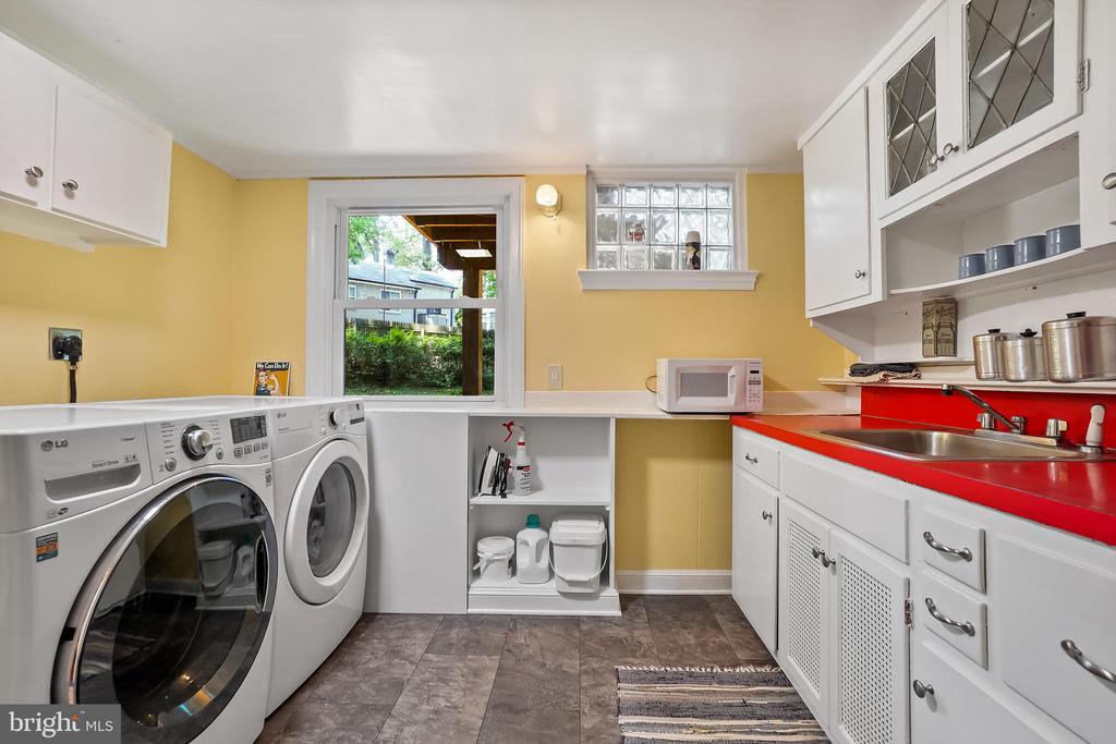 6 Midhurst Rd