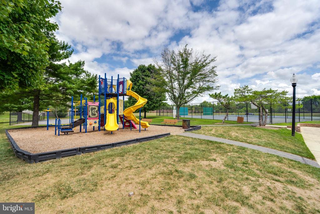 6 Normandy Square Ct #2cb