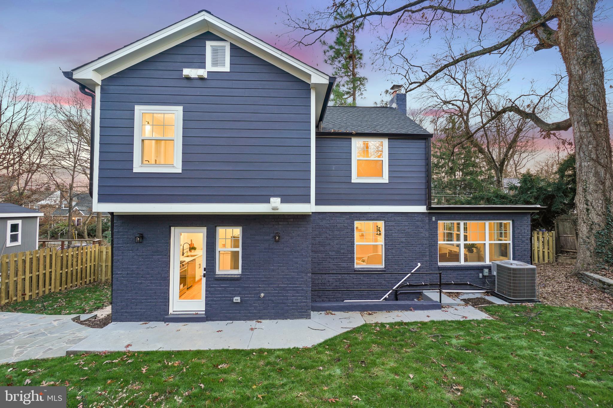 916 Glaizewood Ave