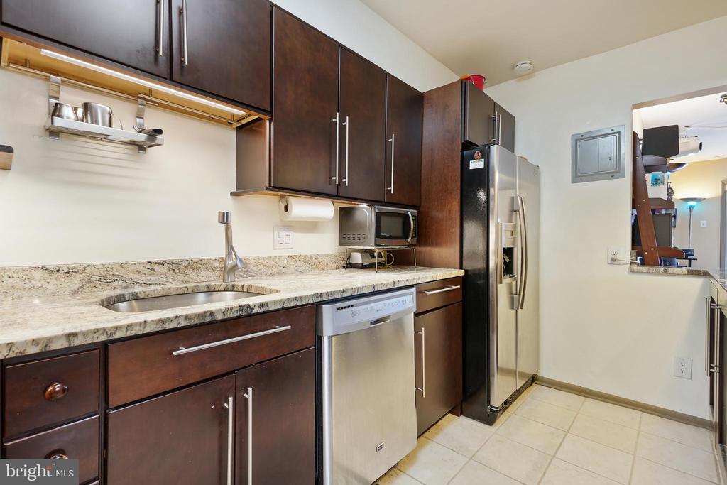 7420 Lakeview Dr #408w