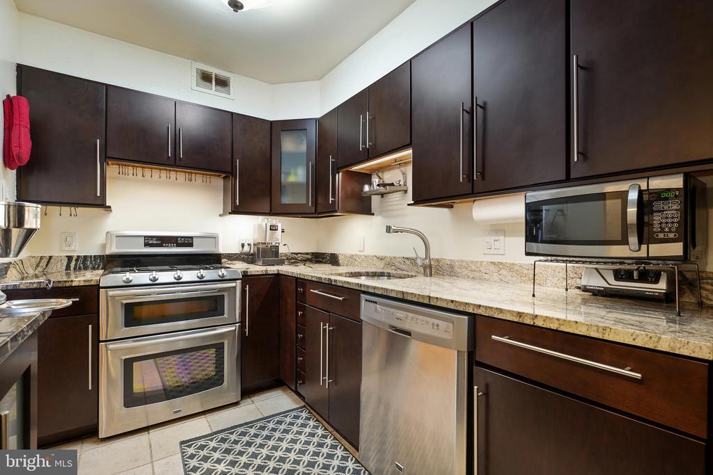 7420 Lakeview Dr #408w