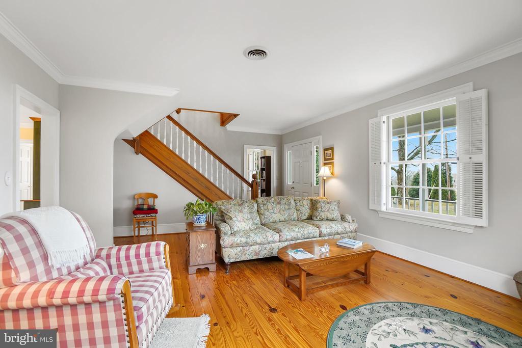 8901 Damascus Rd