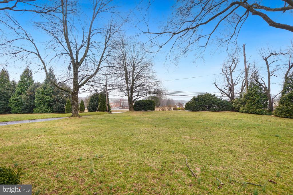 8901 Damascus Rd