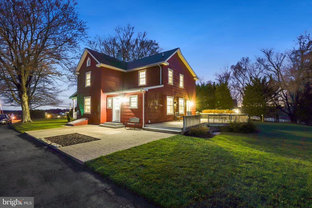 8901 Damascus Rd