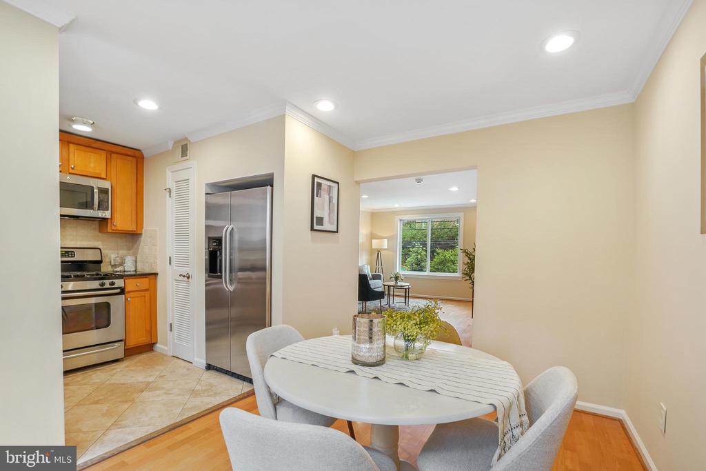7527 Maple Ave #4