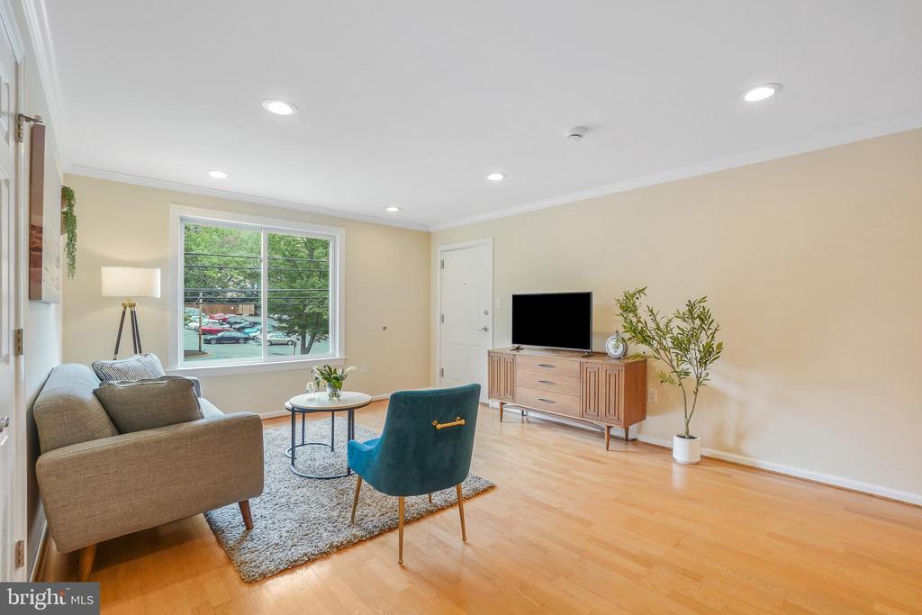 7527 Maple Ave #4