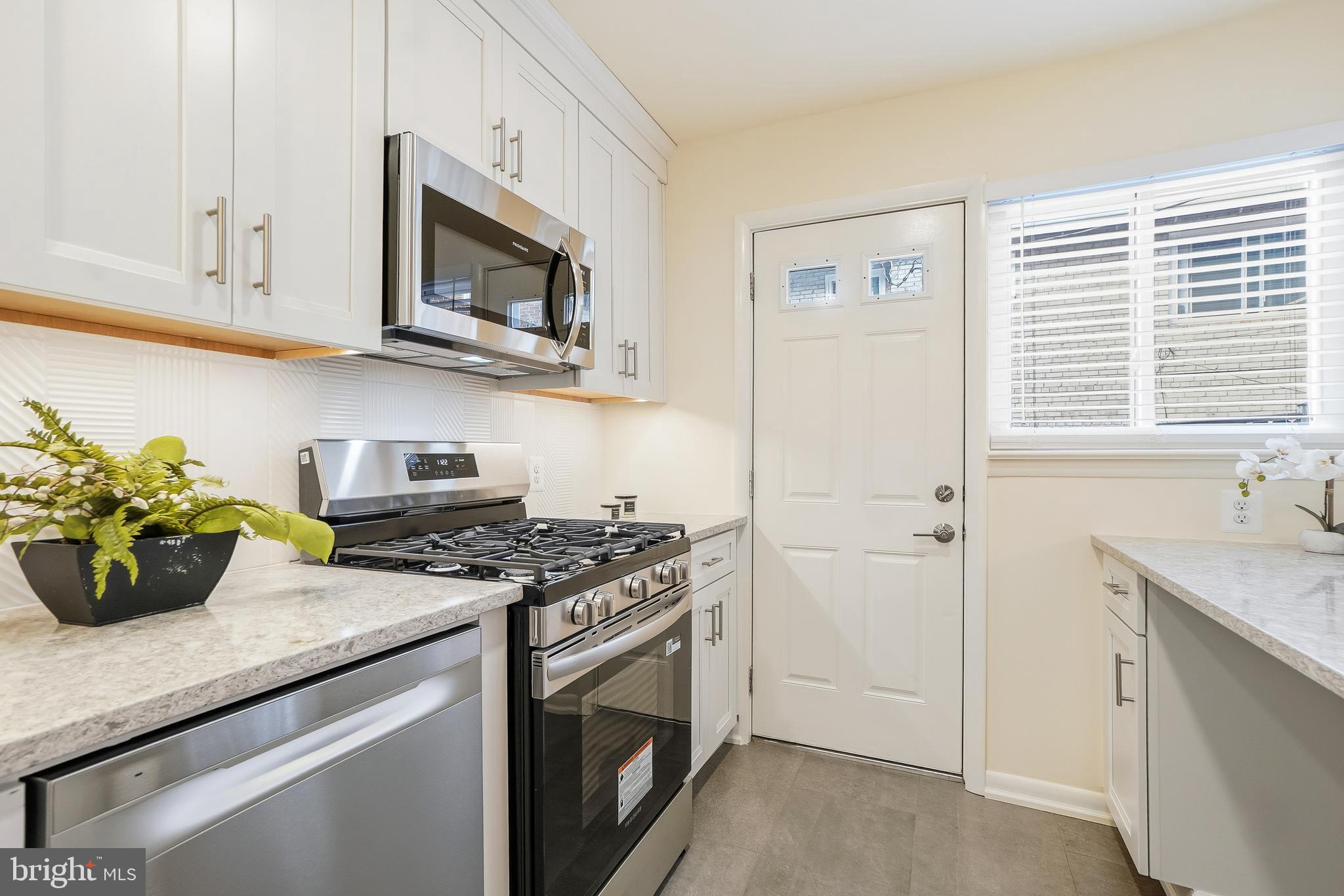 652 KENNEBEC AVENUE 2