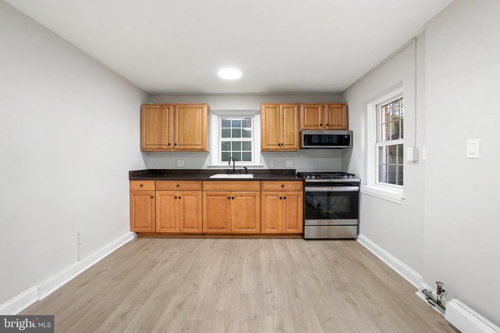 8511 FLOWER AVENUE