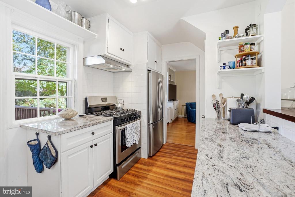 1112 LANCASTER ROAD