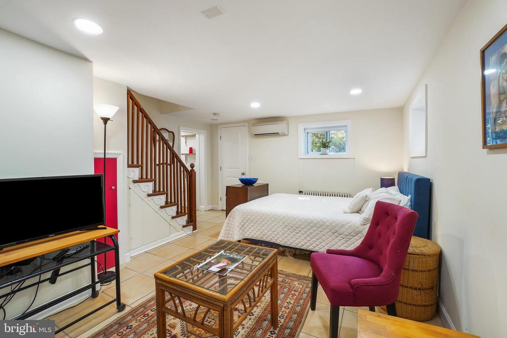 1112 LANCASTER ROAD
