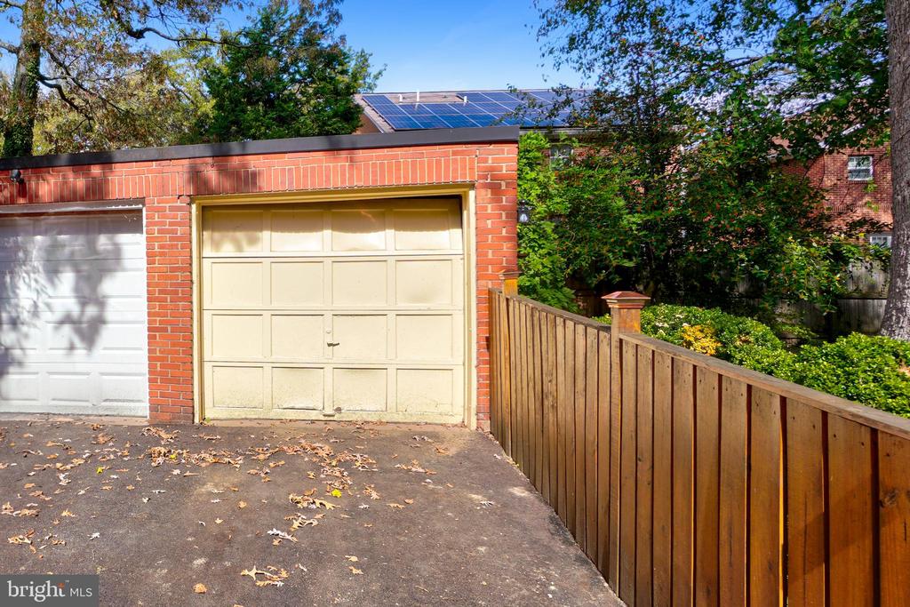 1112 LANCASTER ROAD
