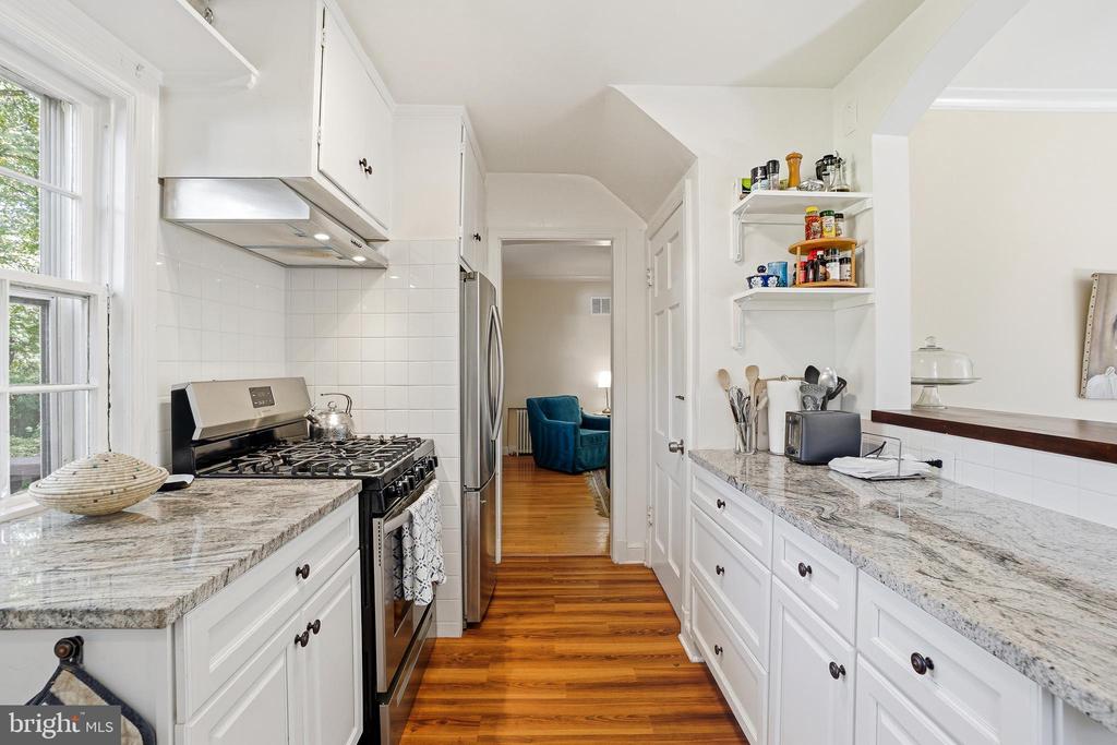 1112 LANCASTER ROAD
