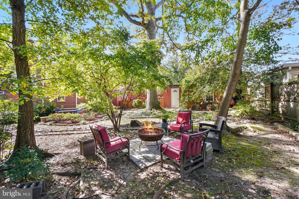 1112 LANCASTER ROAD