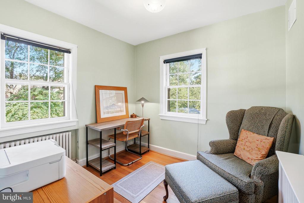 1112 LANCASTER ROAD