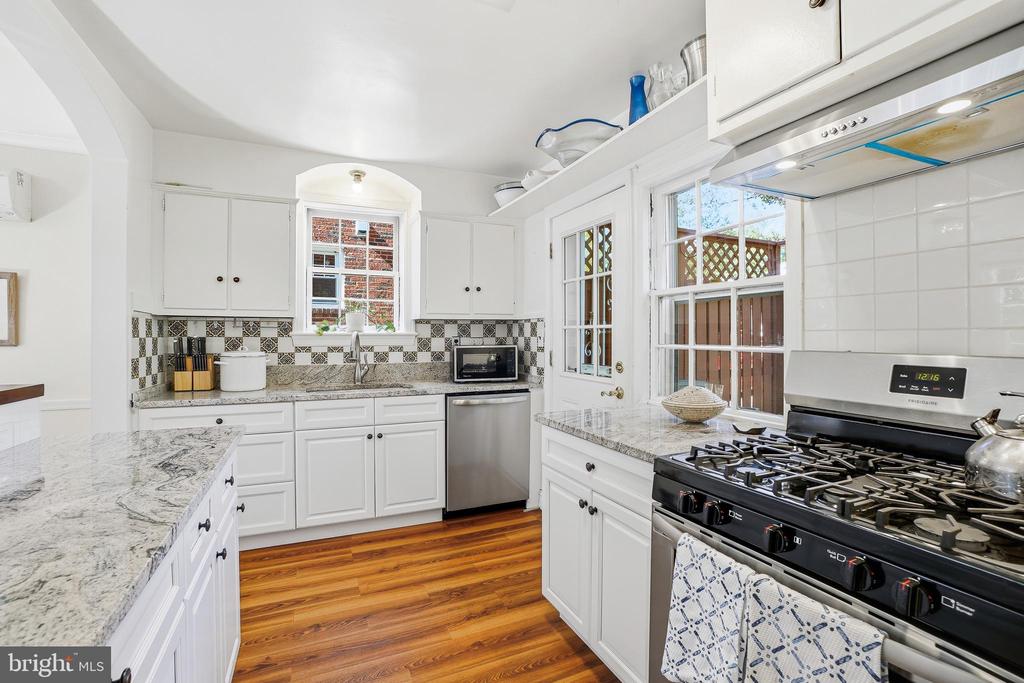 1112 LANCASTER ROAD