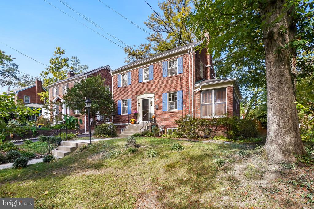 1112 LANCASTER ROAD