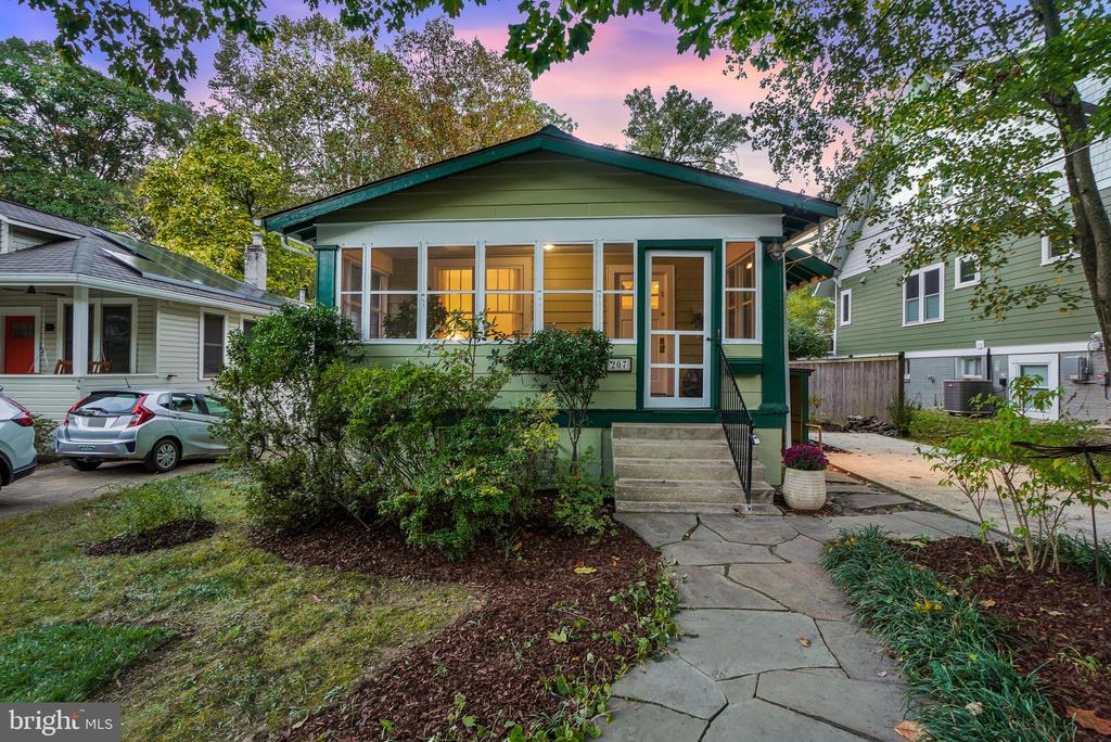 207 SPRING AVENUE