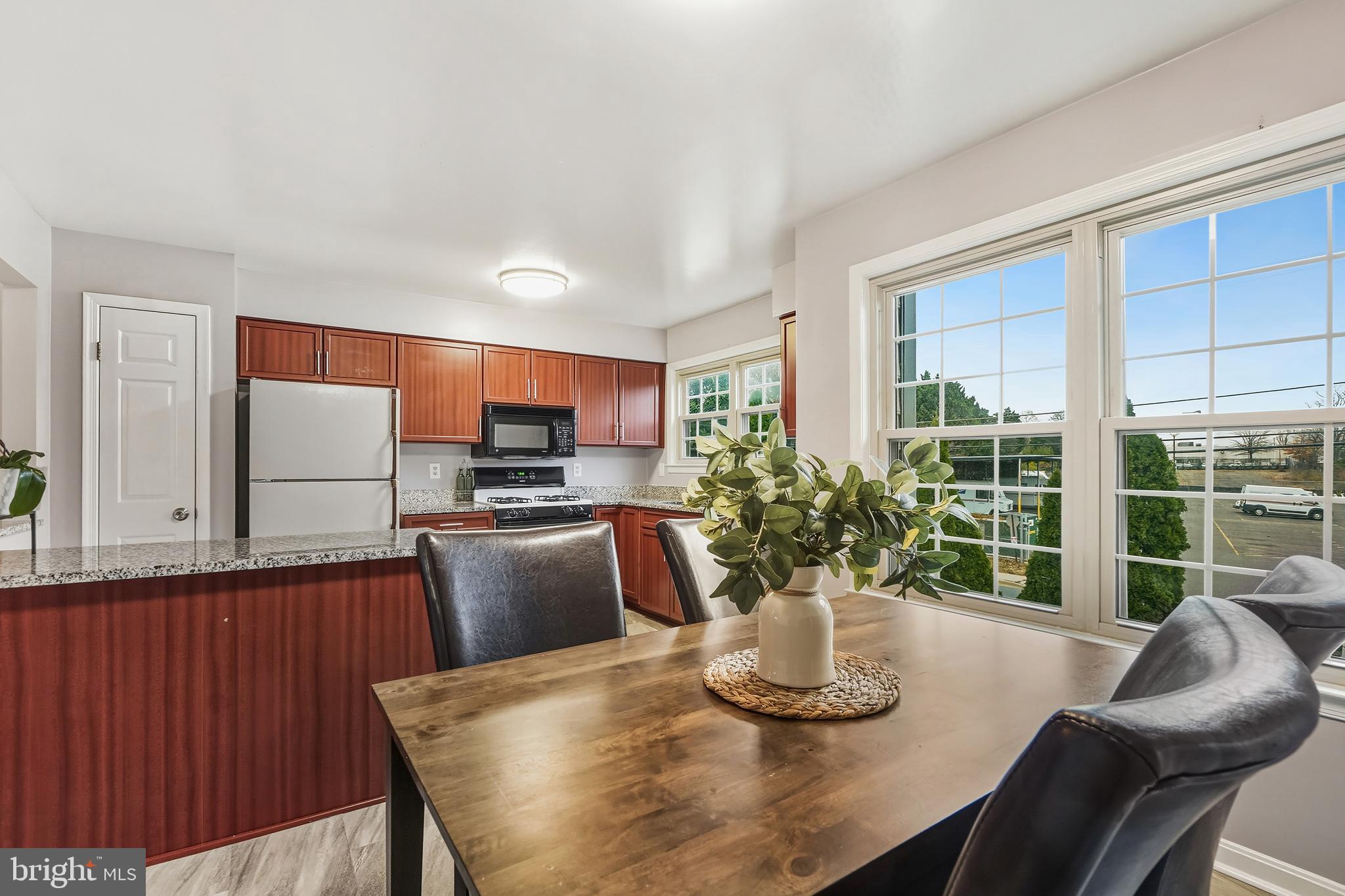 10 MARTINS SQUARE LANE