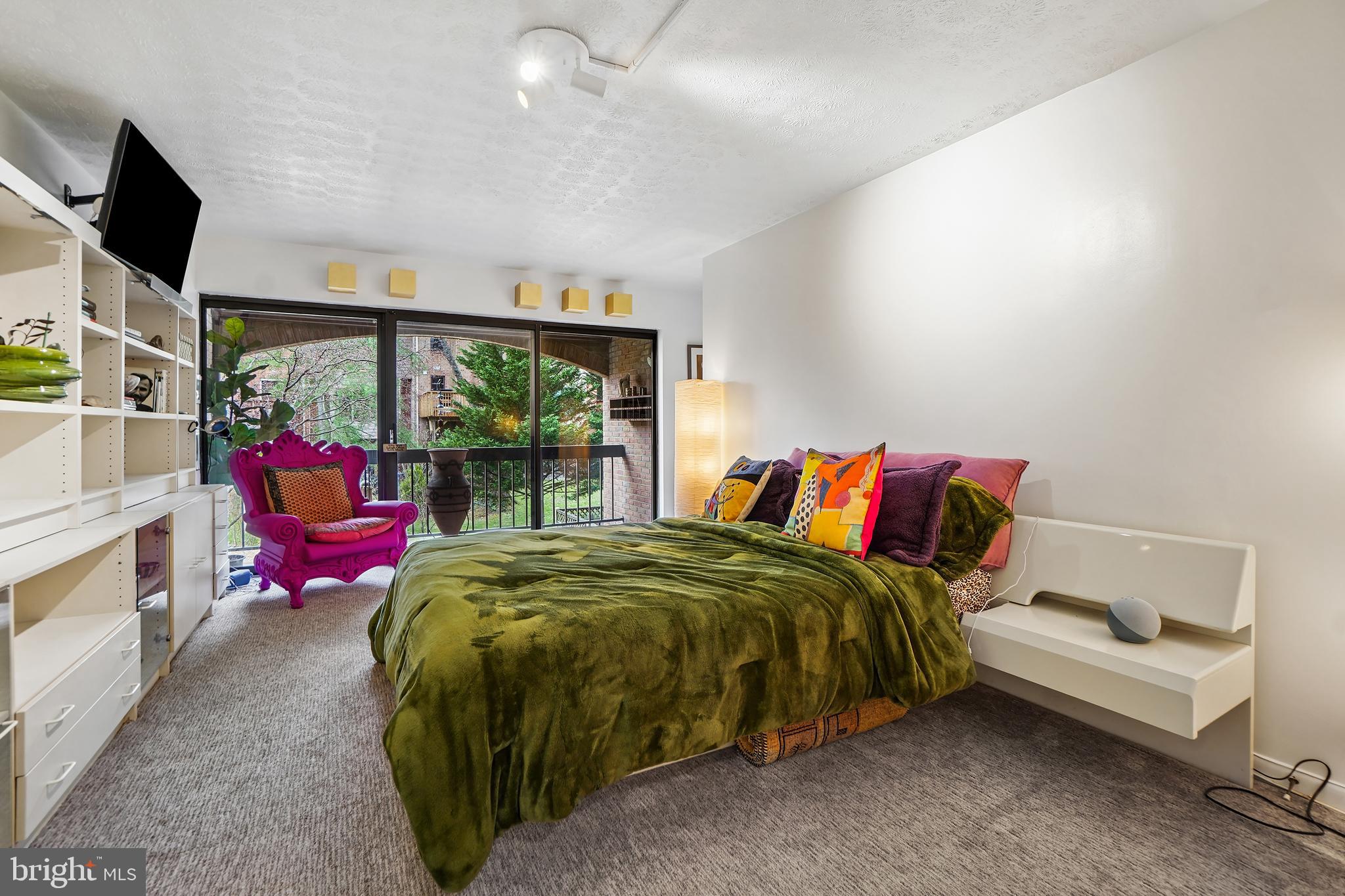 5233 KING CHARLES WAY 1-5