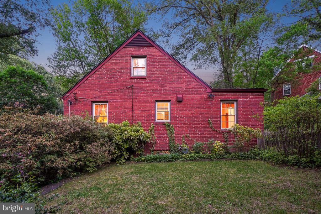 8318 HADDON DRIVE