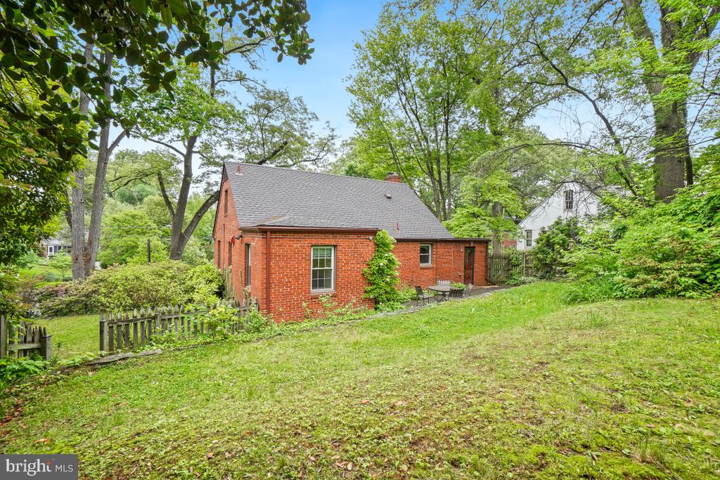 8318 HADDON DRIVE