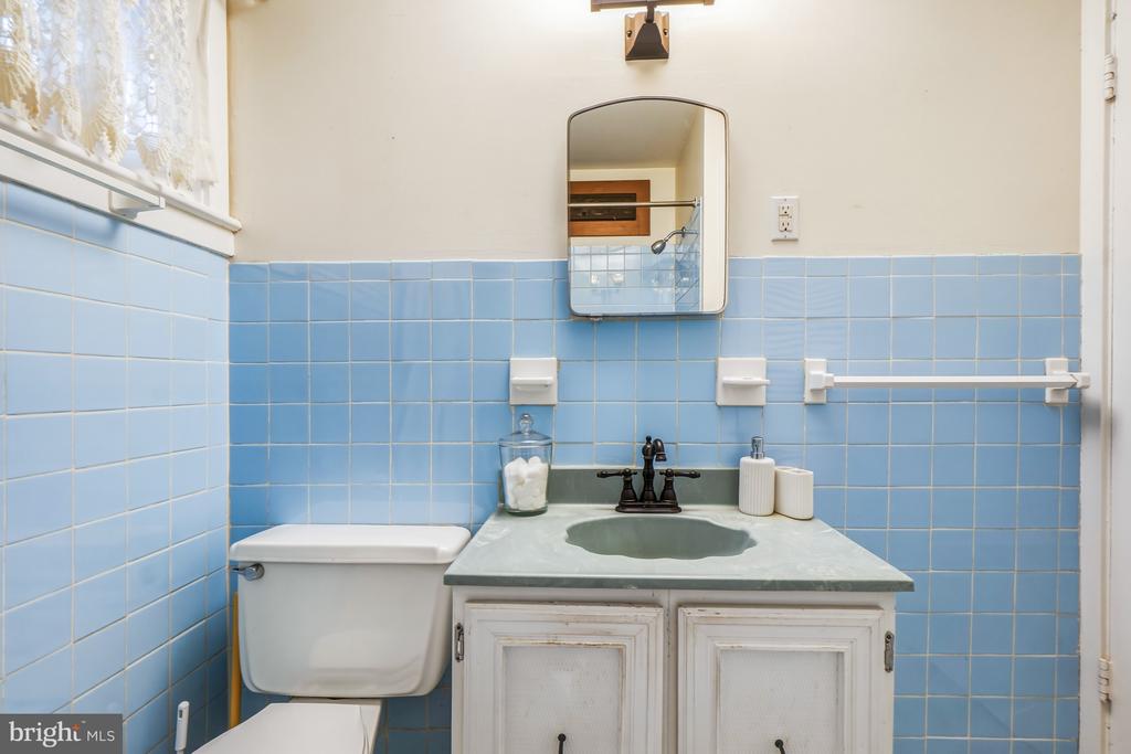 1217 EDMONSTON