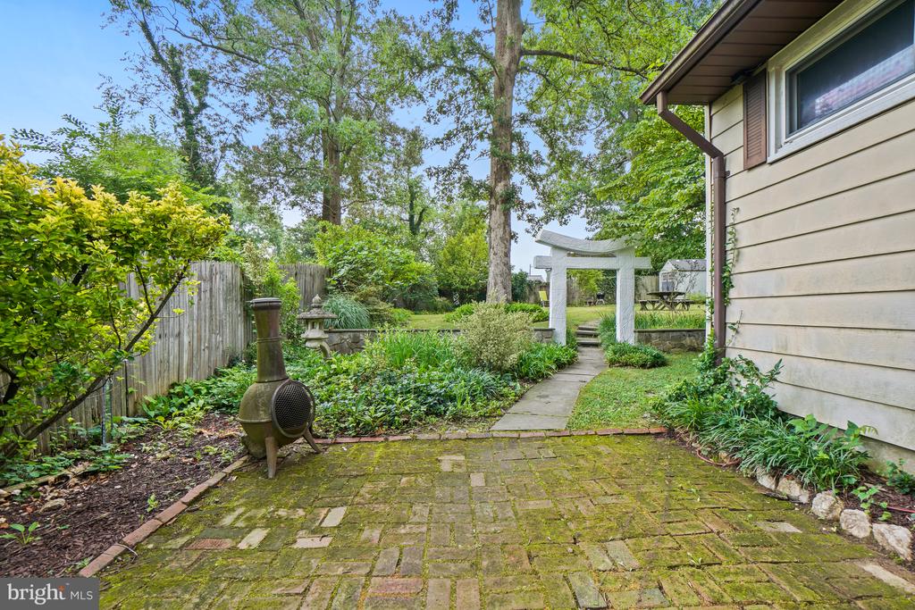 1217 EDMONSTON