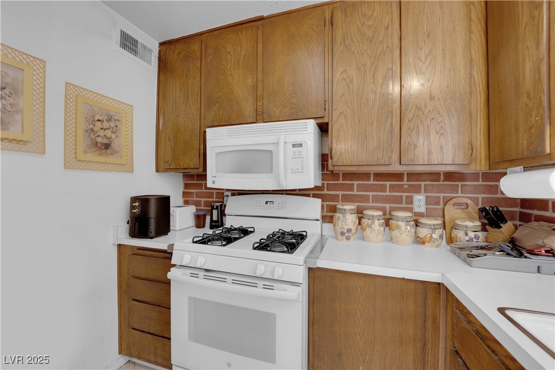 7274 Pinebrook Circle