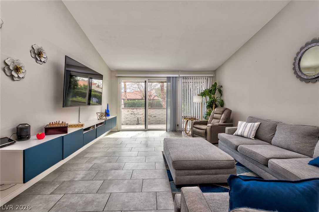 2461 El Paseo Circle