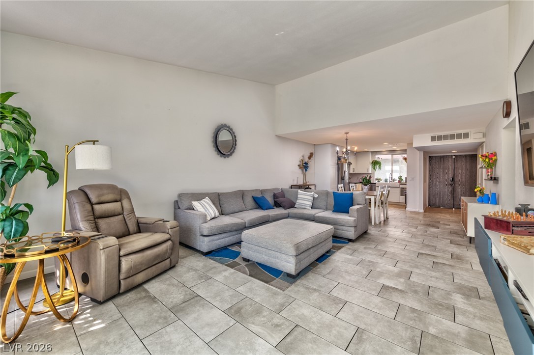 2461 El Paseo Circle