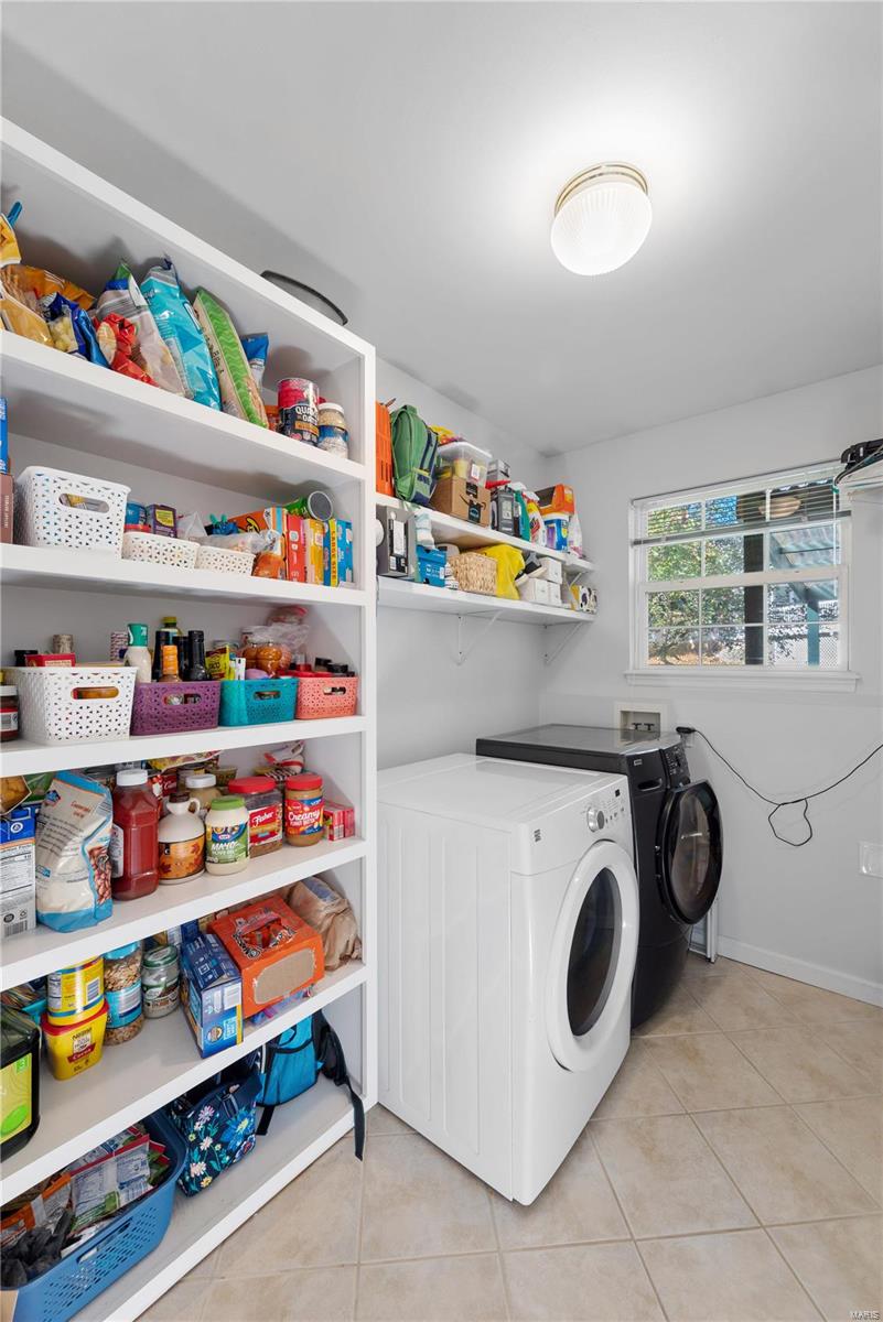 929 Squirrels Nest Court