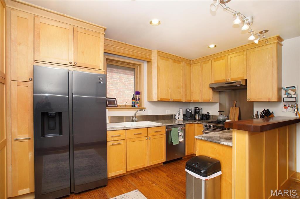 4038 Fairview Avenue