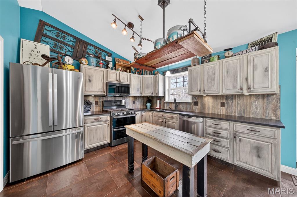 2489 Oak Forest Drive