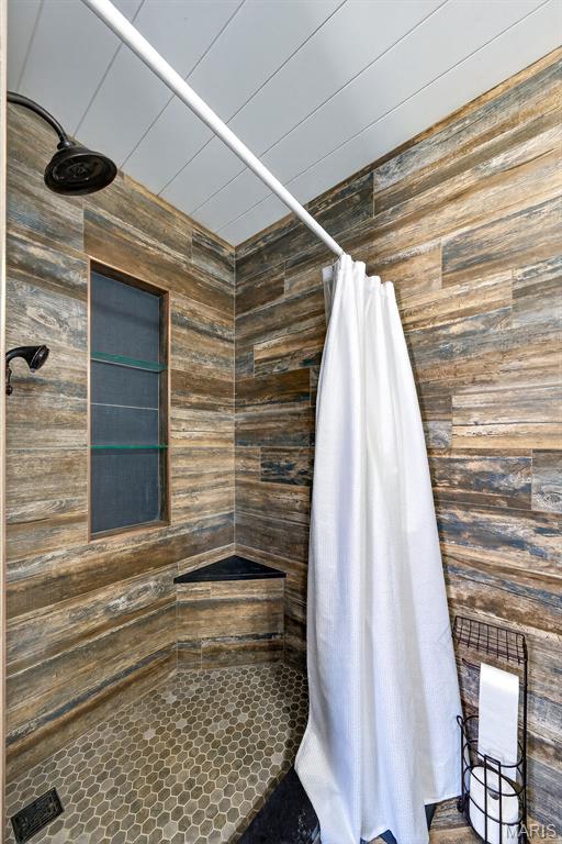 2489 Oak Forest Drive