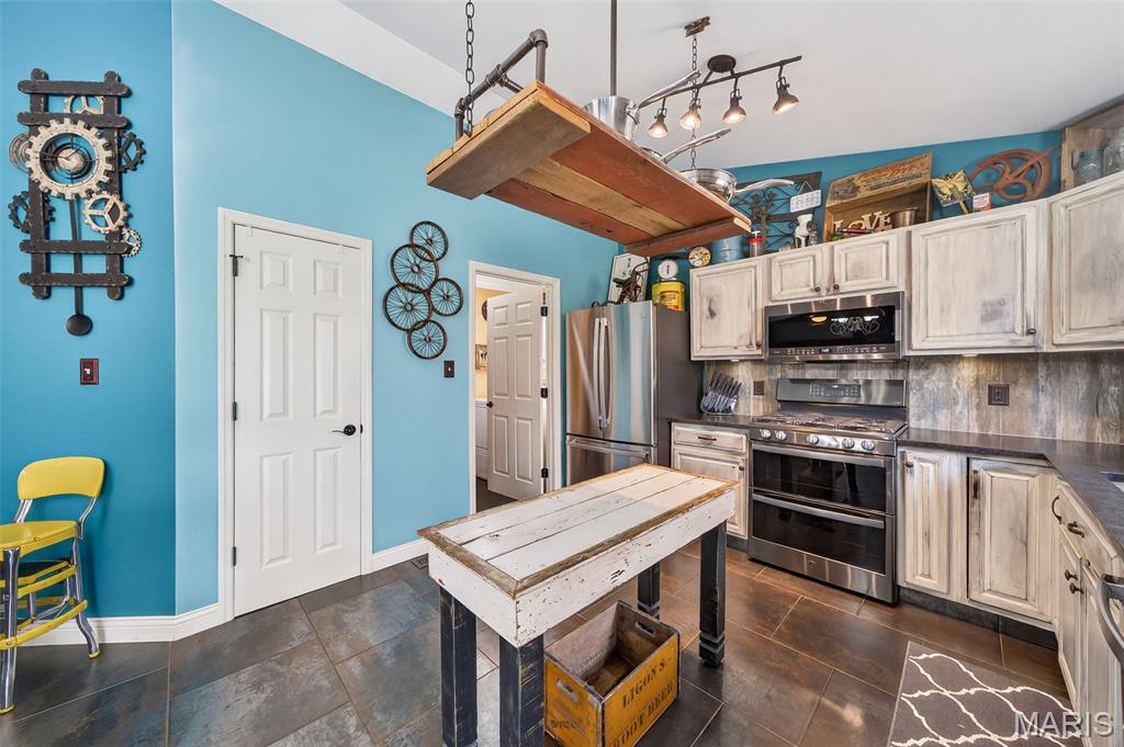 2489 Oak Forest Drive