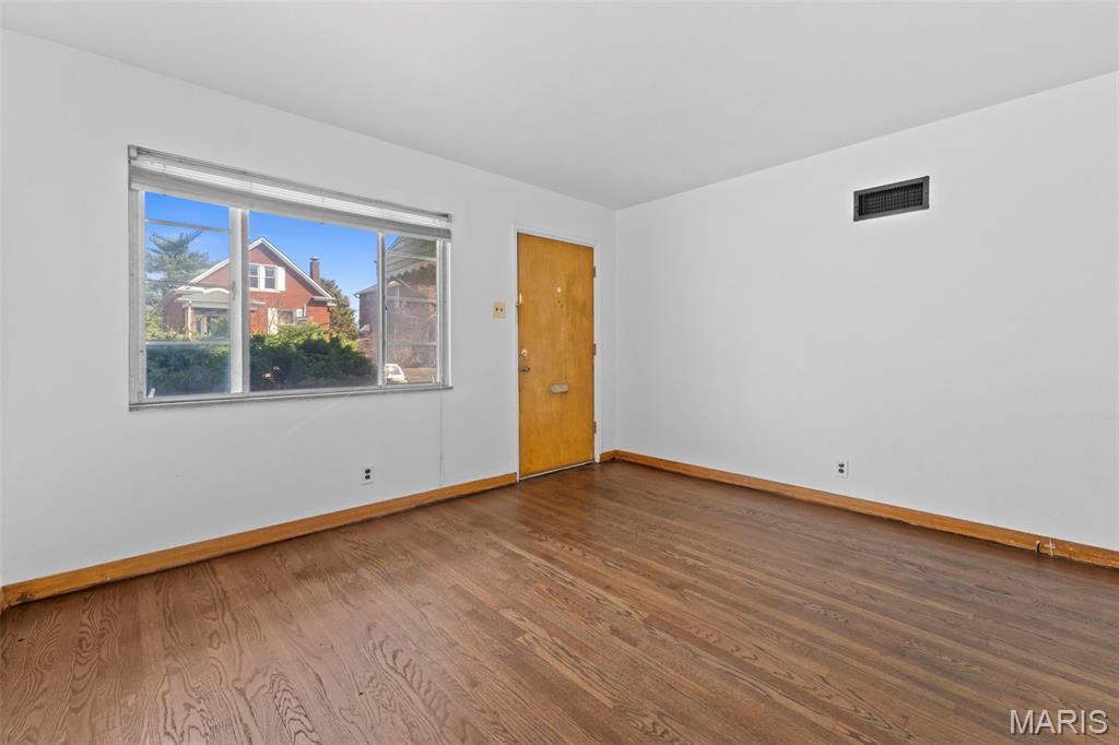 6048 Southwest Avenue