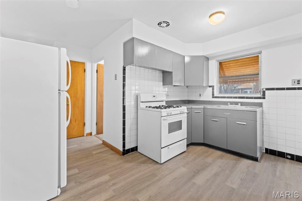 6048 Southwest Avenue