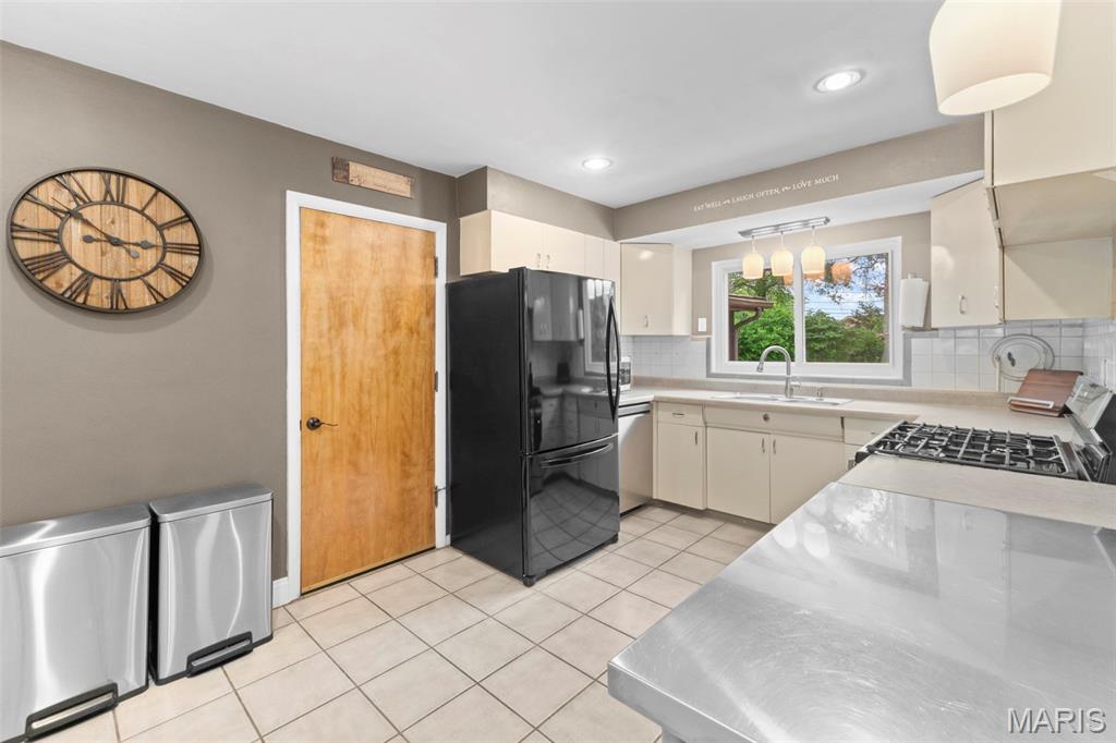 9401 Sophine Lane