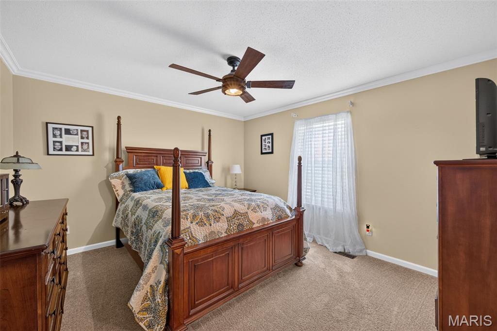 1072 Huntington Drive