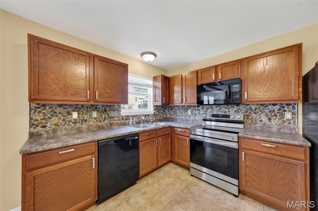 607 Spring Manor