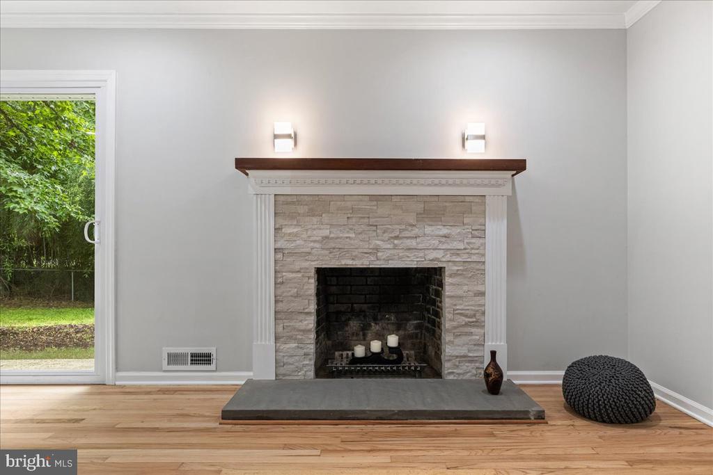 206 HENDRICKSON DRIVE