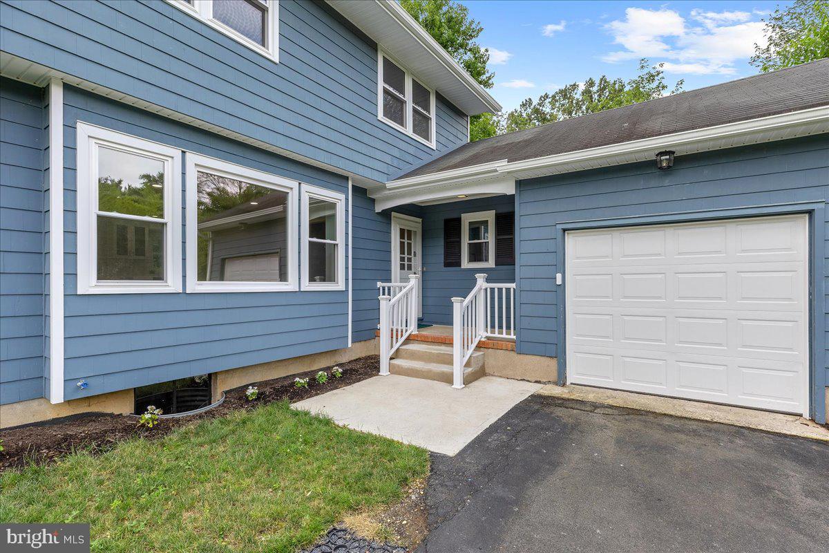 206 HENDRICKSON DRIVE