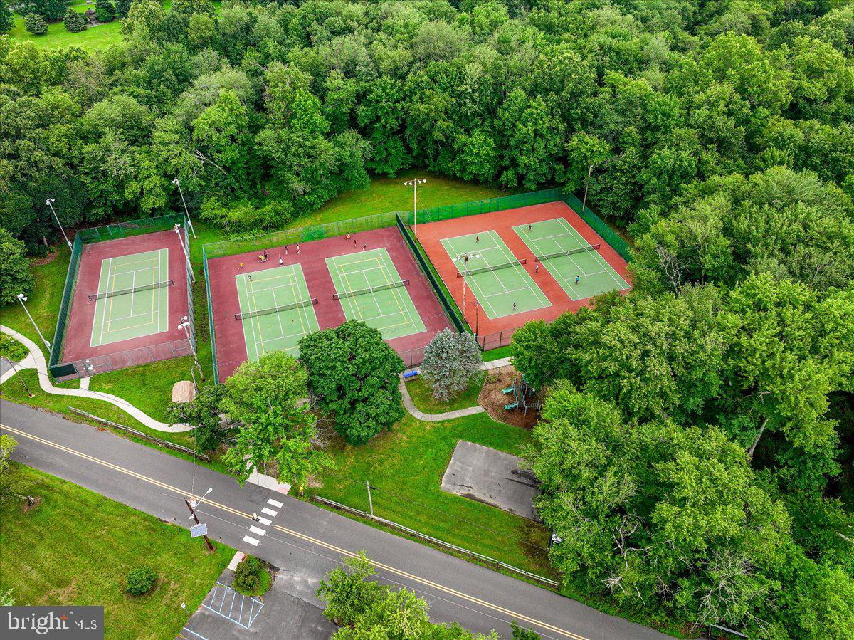 206 HENDRICKSON DRIVE