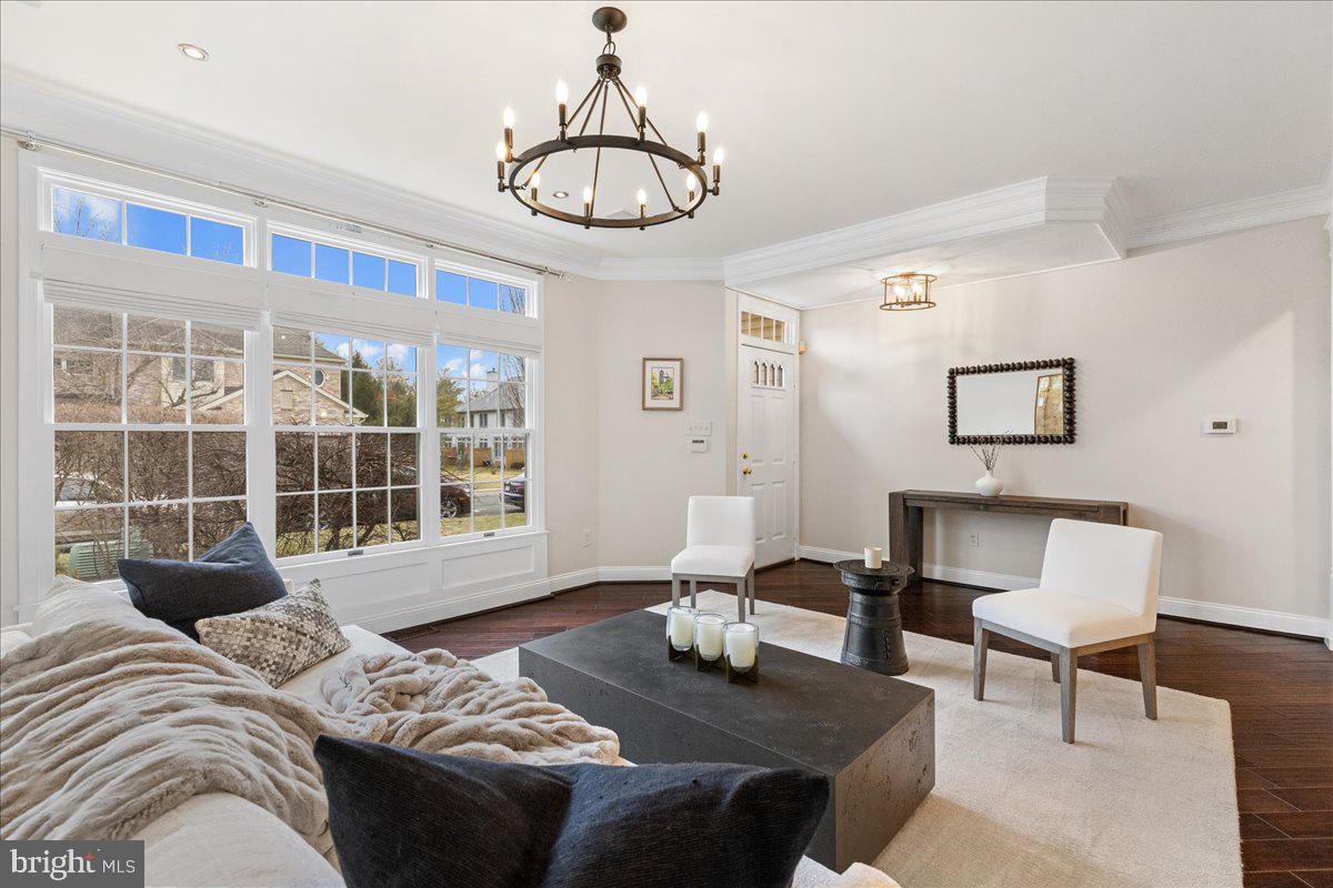 8 HUTCHINSON DRIVE