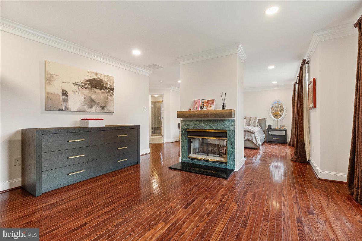 8 HUTCHINSON DRIVE