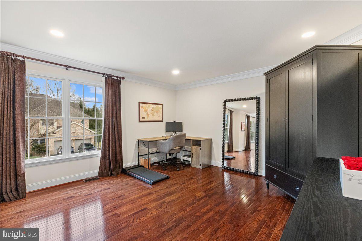 8 HUTCHINSON DRIVE